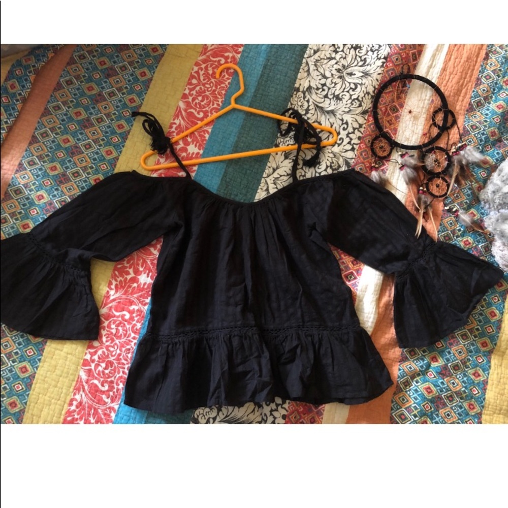 Cold Shoulder Bell Sleeve Black Top 🖤